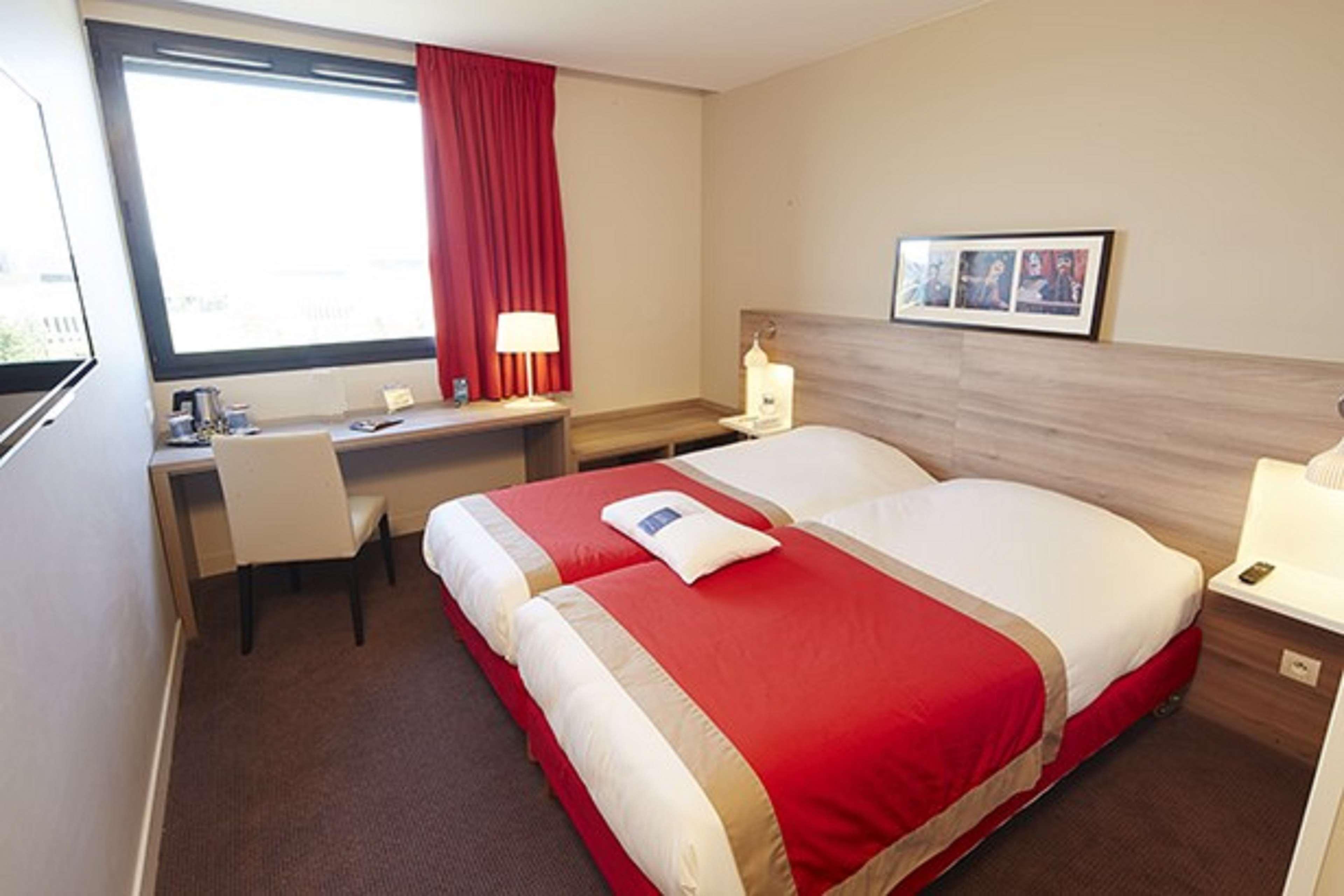 Ibis Lyon Est Meyzieu Hotel Exterior photo